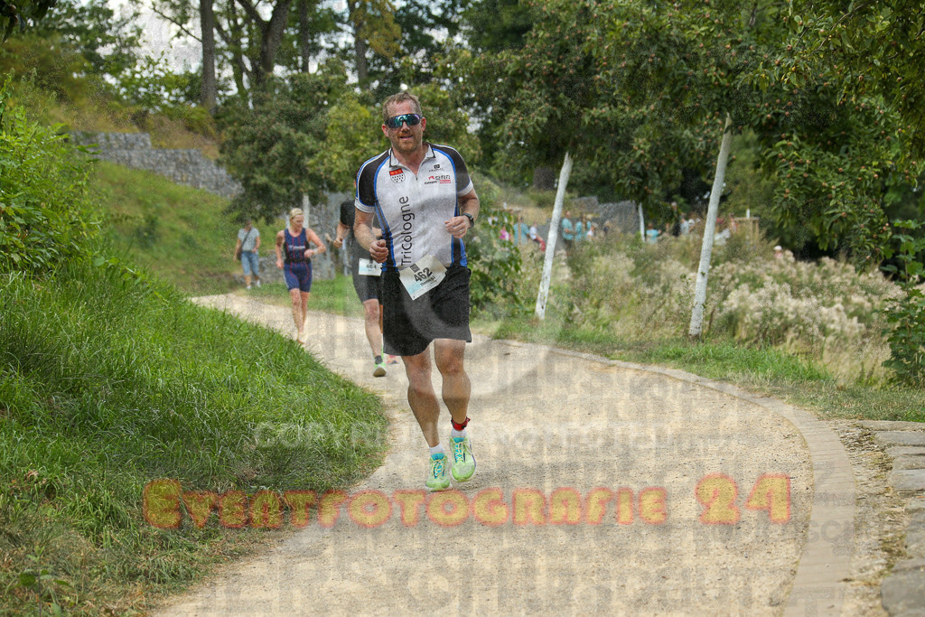 250824_1347_EX1_3676 | Sportfotografie im Rhein-Sieg Kreis, Köln, Bonn, NRW, Rheinland Pfalz, Hessen, etc. Unser Tätigkeitsfeld umfasst den Laufsport vom Volkslauf über den Marathon, Duathlon, Triathon bis zum Ultralauf wie Kölnpfad Ultra oder Schindertrail.