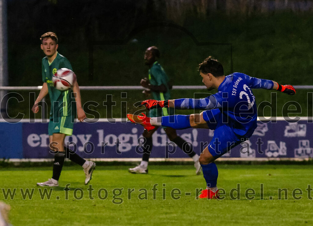 2023-09-01_117_FC_Schwaig_gegen_TSV_Gruenwald | Oberding, Deutschland, 01.09.2023:
Fußball, Landesliga Südost 2023 / 2024, 9. Spieltag, FC Schwaig gegen TSV Grünwald, Endergebnis: 3:1

Torwart Lukas Brandl (TSV Grünwald, #22)

Foto: Christian Riedel / fotografie-riedel.net
