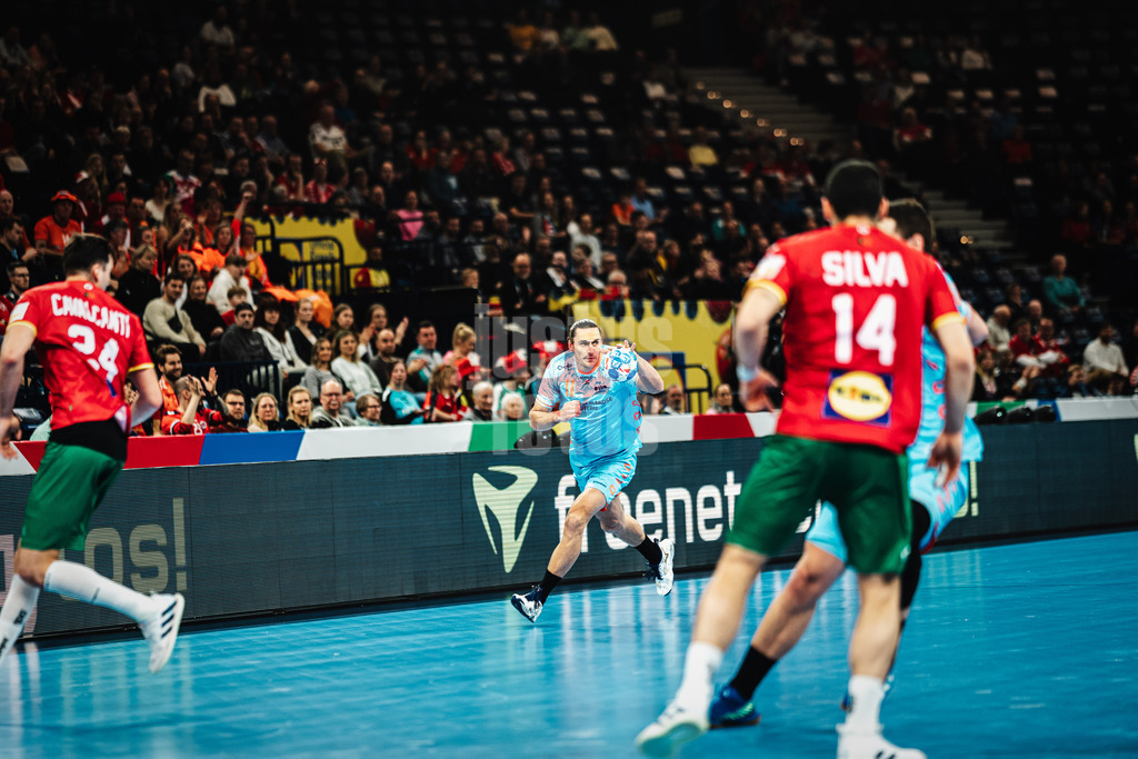 Handball | Herren | EHF EURO 2024 | European Championshop Men 2024 Final Tournament | Niederlande vs. Portugal | 23.01.2024 | Iso Sluijters (#11, Holland, NED) in Ballbesitz