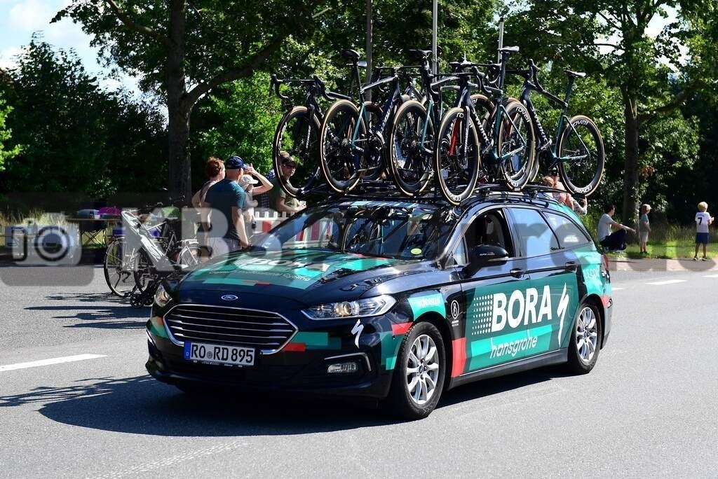 KBS Picture_Cyclassics-Hamburg2023_200823_064 | Cyclassics auf der Pinneberger Strasse in Rellingen , Serviceauto Team Bora Hansgrohe ,Bemer Cyclassics Hamburg Radrennen 2023 , Durch Hamburg und Schleswig-Holsten ,UCI-WorldTour-Rennen Profi-Elite Herren ca.200KM , Amateurradfahrer Jedermann Rennen 60KM ,Amateurradfahrer Jedermann Rennen 100KM , - Realisiert mit Pictrs.com