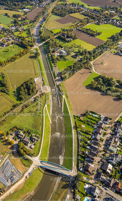 Dinslaken241009229 | Luftbild, Fluss Emscher, neue Emschermündung an der blauen Brücke Hagelstraße, Bauarbeiten Abriss Eisenbahnbrücke und Gleitsohle, hinten die Brücke Heerstraße, Eppinghoven, Dinslaken, Ruhrgebiet, Nordrhein-Westfalen, Deutschland