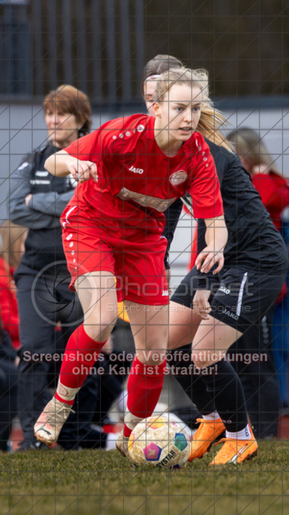 20250223_143907_0820 | #,1.FC Donzdorf (rot) vs. TSV Tettnang (schwarz), Fussball, Frauen-WFV-Pokal Achtelfinale, Saison 2024/2025, Rasenplatz Lautertal Stadion, Süßener Straße 16, 73072 Donzdorf, 23.02.2025 - 13:00 Uhr,Foto: PhotoPeet-Sportfotografie/Peter Harich
