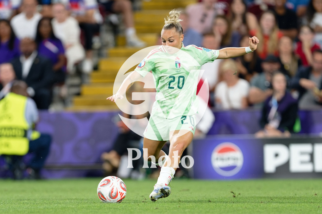England v Italy - UEFA Women's EURO 2025 Semi-Final | GENEVA, SWITZERLAND - JULY 22:  Giada Greggi of Italy shoots  during the UEFA Women's EURO 2025 Semi-Final match between England and Italy at Stade de Geneve on July 22, 2025 in Geneva, Switzerland. (Photo by Giuseppe Velletri/Sports Press Photo/Getty Images) 