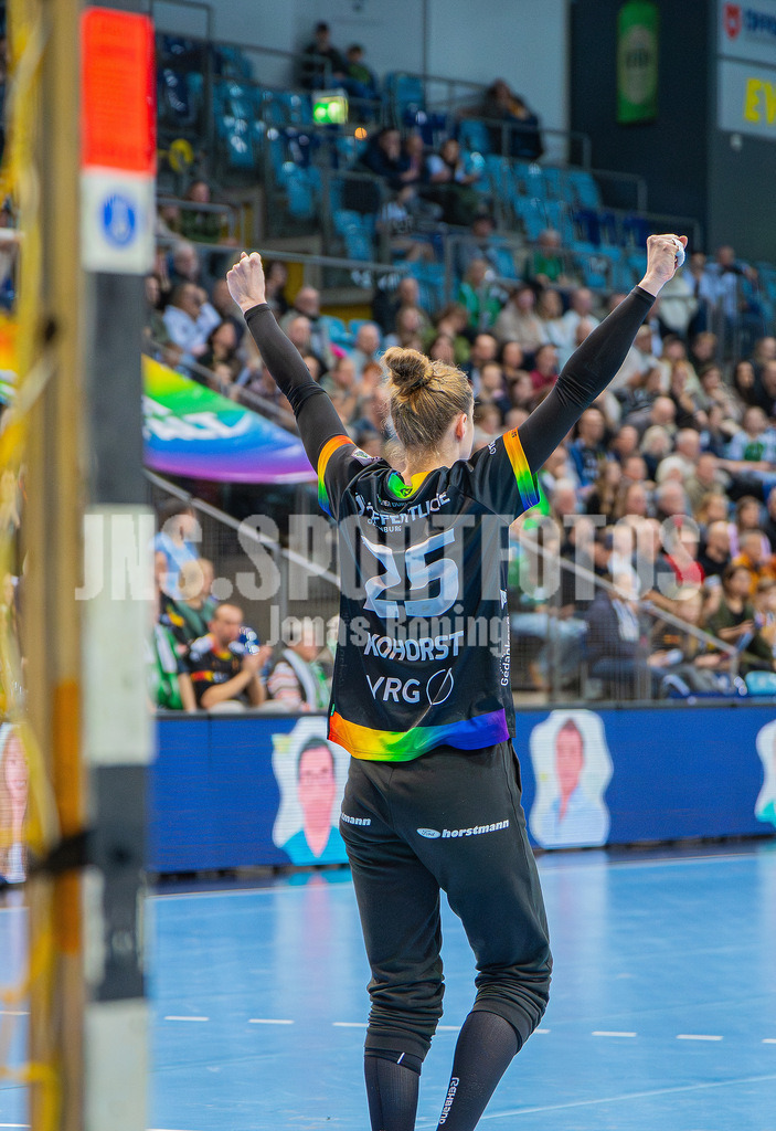 Handball I Frauen I Saison 2025-2026 I 1. HBF I 15. Spieltag I VFL Oldenburg - SV Union Halle-Neustadt 0095 | Madita Kohorst (25, VfL Oldenburg) - Realisiert mit Pictrs.com