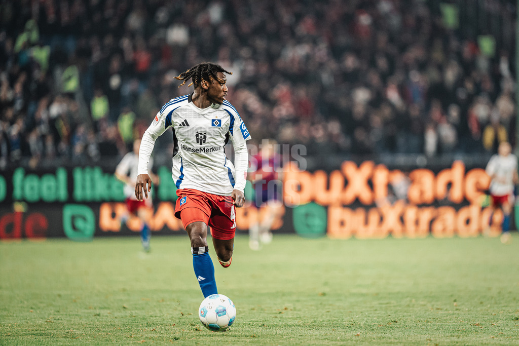 Fußball | Männer | Saison 2024/2025 | 2. Fußball-Bundesliga | 25. Spieltag | Hamburger SV vs. Fortuna Düsseldorf | 08.03.2025 | Fabio Balde (#45, HSV) am Ball