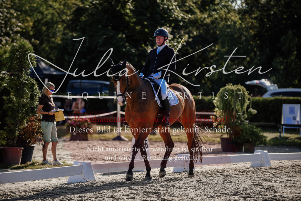 DSC_0600 | Pferde- und Turnierfotografie in Westsachsen. Pferdeportraits, Auftragszeichnungen und intuitive Kunst.
