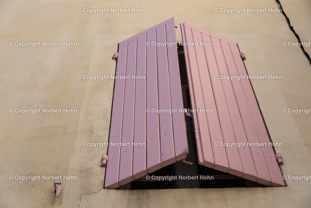 Reisefotografie - Frankreich - Provence | Fensterladenstilleben in Pernes de la Fontaine. - Realisiert mit Pictrs.com