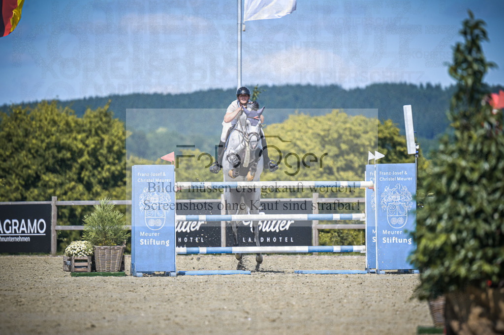 DOS_3609 | Entdecke hochwertige Reitturnierfotos von Foto Oger. Professionell, emotional und authentisch – jetzt Lieblingsmomente im Shop bestellen.Deutschlandweite Turnierfotografie. - Realisiert mit Pictrs.com