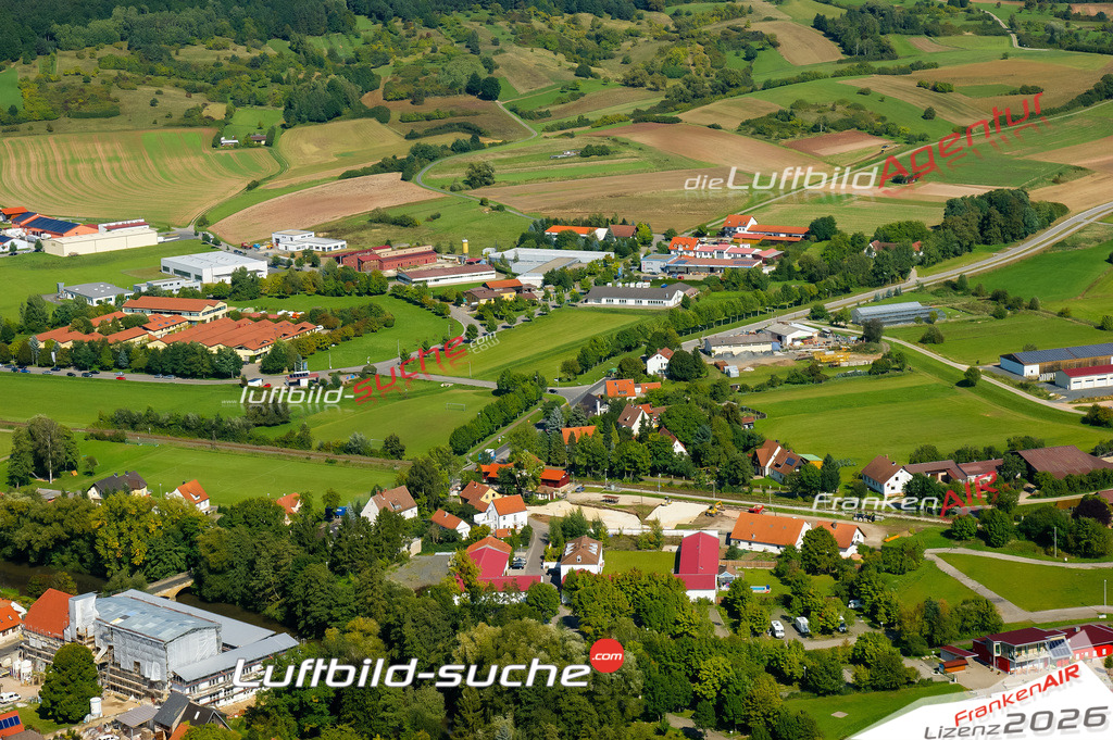 Die Luftaufnahme der Stadt Baunach wurde vom UL-Flugzeug heraus erstellt ( keine Drohne )- hohe Auflösung für beste Qualität