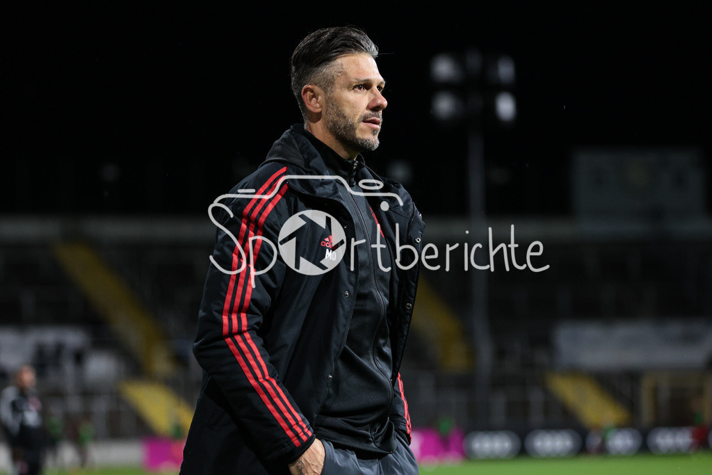 FC Bayern Amateure - 1. FC Nuernberg II | FCB Trainer Martin Demichelis in Aktion