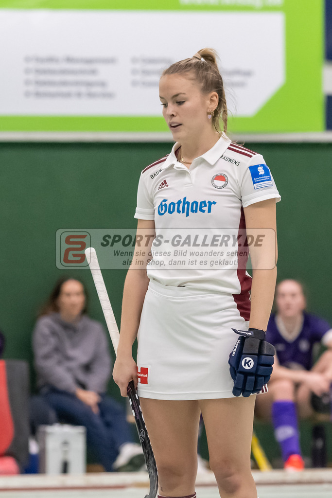 SFE_20221126_0066 | 1. Bundesliga Hockey Damen Rot-Weiss Köln - Bonner THV am 26.11.2022 in Köln (KTHC Stadion Rot-Weiss Köln Tennis and Hockey Club), Photo: Stephan Fehrmann 2022 (Sports-Gallery),Pia Maertens ( Rot-Weiss Köln #35 )