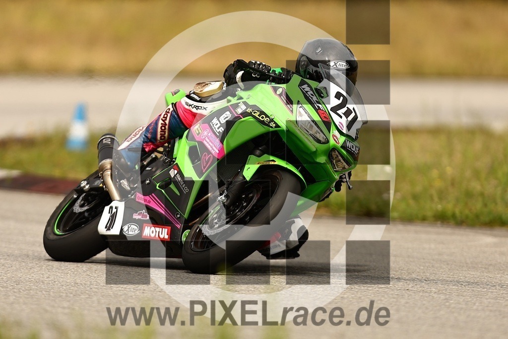 top-20250726_04072 | Schöne Erinnerungen an spannende Momente - das festzuhalten ist unser Job. PIXELrace.de ist seit 2003 auf den Rennstrecken Europas unterwegs um die Action draußen beim Fahren und die wunderbare Stimmung imm Fahrerlager für euch einzufangen.