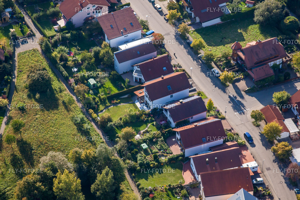 Mozartstr | Luftbild: Mozartstr im Ortsteil Langensteinbach in Karlsbad im Bundesland Baden-Württemberg in Deutschland. Foto: IMG_45165.jpg vom 21.09.2011 durch Werner Riehm/FLY-FOTO.de - Realisiert mit Pictrs.com