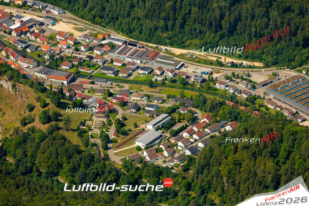 Das Luftbild zeigt :  Hettingen - Die Luftaufnahme wurde 2024 vom UL-Flugzeug aus erstellt ( keine Drohne ) - Hochauflösende Luftaufnahme - Für grossformatige Ausdrucke geeignet. Die Geschenkidee !Mit Lizenz und Bildrechte bestellbar