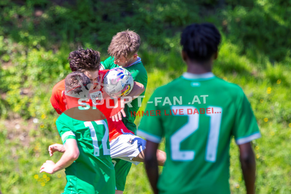 Fußball Halbfinale | Joel McPhail (U15 Irland #12) Samuel Ogungbe (U15 Irland #21) Fußball Halbfinale, Irland U15 - Österreich U15 am 29.04.2024 in Arnoldstein (Sportplatz), Austria, (Photo by Ernst Krawagner sport-fan.at) - Realisiert mit Pictrs.com