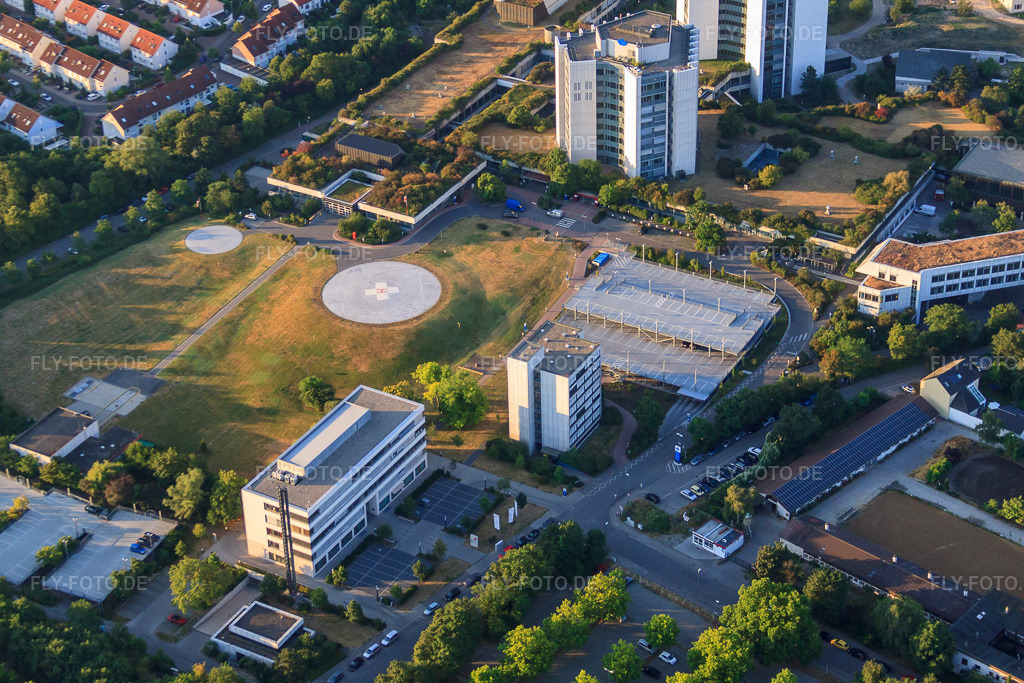 Luftbild: Hubschrauberlandeplatz der BG Klinik Ludwigshafen im Ortsteil Oggersheim in Ludwigshafen im Bundesland Rheinland-Pfalz in Deutschland. Foto: IMG_69423.jpg vom 04.07.2014 durch Werner Riehm/FLY-FOTO.deAuflösung des Originals: 4752 x 3168 pxLinkedin