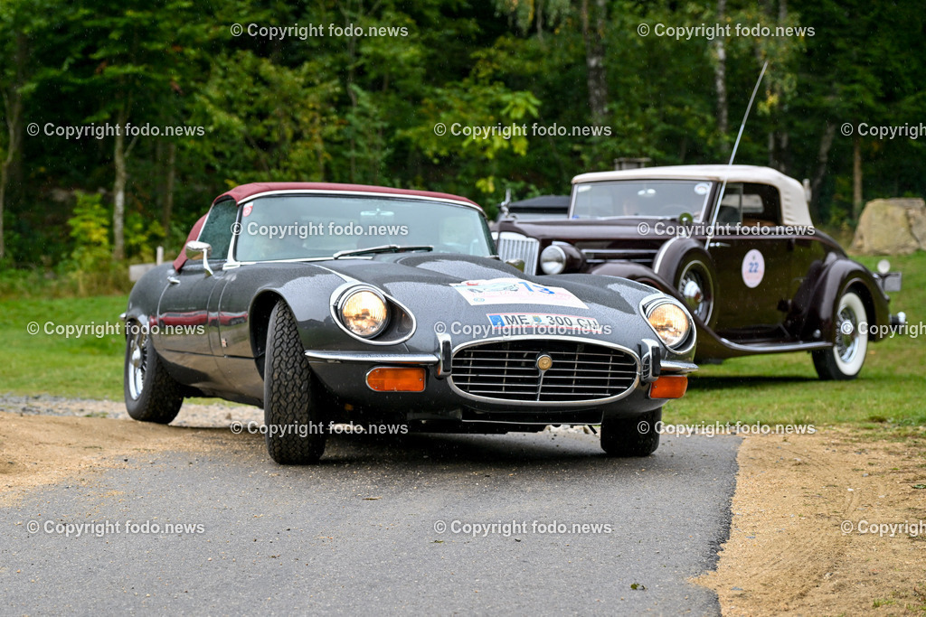 Frauen fuer Frauen_ Charity Oldtimerfahrt_ 04.10.2025-208 | 04.10.2025, Linz, AUT, Oldtimer Charity im Bild Frauen fuer Frauen Oldtimerfahrt, Teilnehmer©Harald Dostal / fodo.media