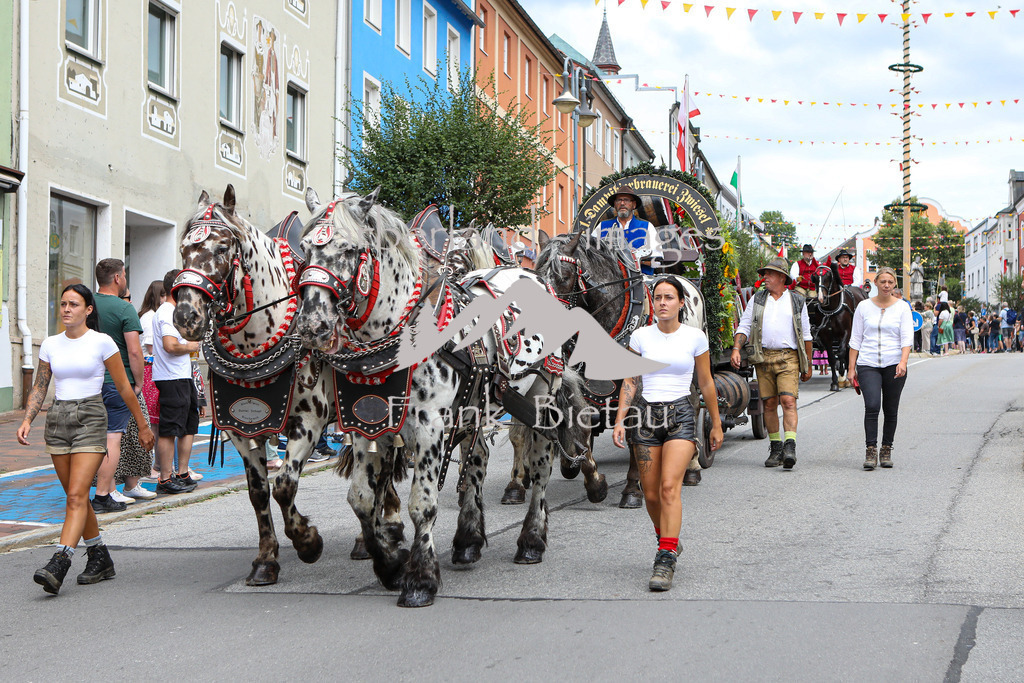 OE7A1499 | die Festeröffnung in Zwiesel mit prominentem Besuch, Ministerpräsident Markus Söder sowie Minister Hubert Aiwanger.