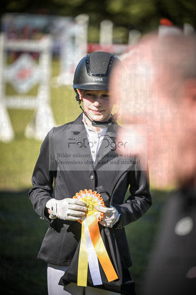 DOS_0020 | Entdecke hochwertige Reitturnierfotos von Foto Oger. Professionell, emotional und authentisch – jetzt Lieblingsmomente im Shop bestellen.Deutschlandweite Turnierfotografie. - Realisiert mit Pictrs.com