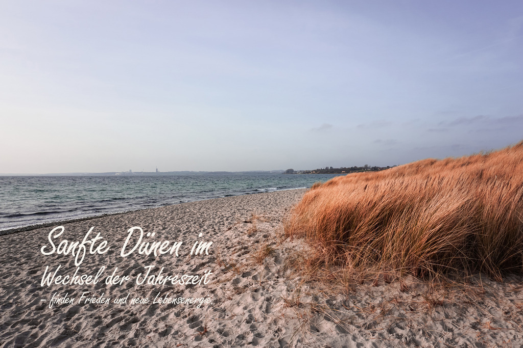 Meer Kalender 2026 - Ostseemotiv mit Text | Gestalten Sie Ihr Zuhause mit einzigartigen Bildern von Ostsee u. Nordsee – als Leinwandbild, Acryl, Alu-Dibond oder FineArt Hahnemühle, individuell anpassbar.