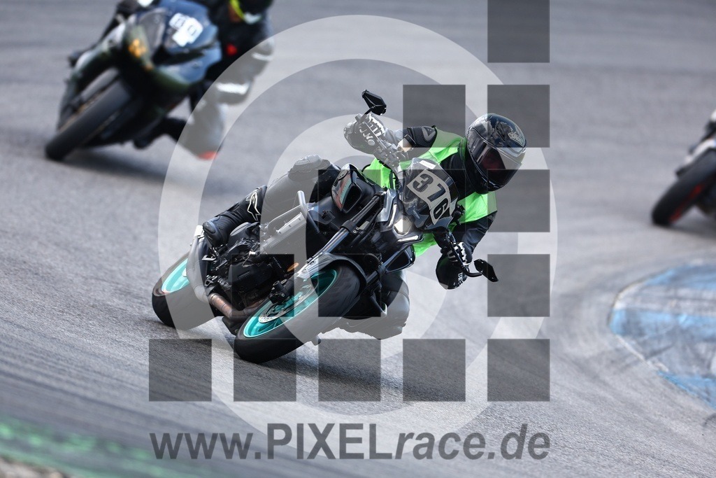 0376-20240624_01781 | Schöne Erinnerungen an spannende Momente - das festzuhalten ist unser Job. PIXELrace.de ist seit 2003 auf den Rennstrecken Europas unterwegs um die Action draußen beim Fahren und die wunderbare Stimmung imm Fahrerlager für euch einzufangen.
