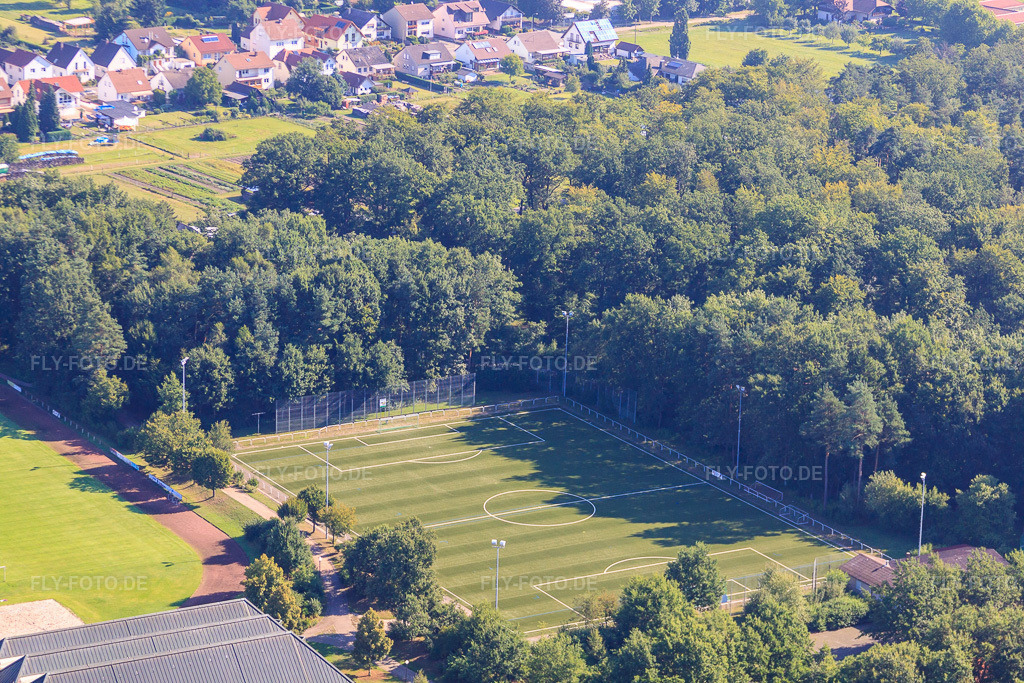 Luftbild: TUS 08 neuer Kunstrasenplatz im Ortsteil Schaidt in Wörth im Bundesland Rheinland-Pfalz in Deutschland. Foto: IMG_31135.jpg vom 07.08.2010 durch Werner Riehm/FLY-FOTO.de