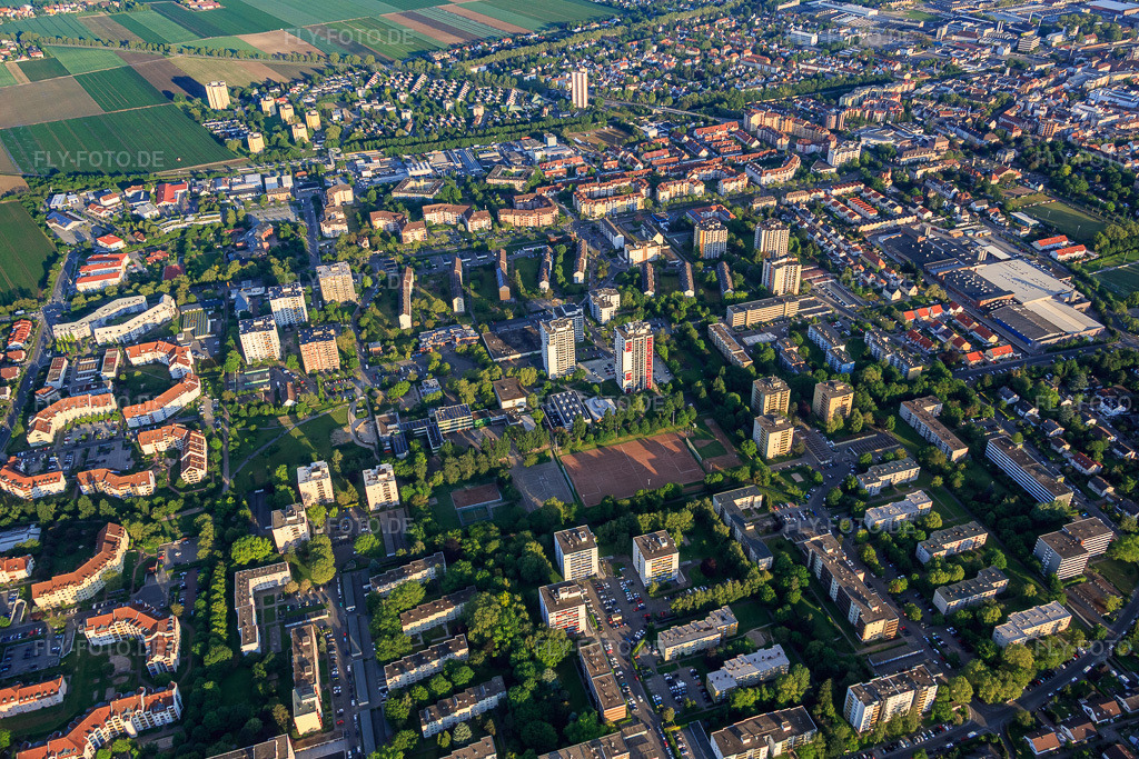 Luftbild: Wohnsiedlungen beidseits der Mahlastr in Frankenthal im Bundesland Rheinland-Pfalz in Deutschland. Foto: IMG_088643.jpg vom 20.05.2016 durch Werner Riehm/FLY-FOTO.de