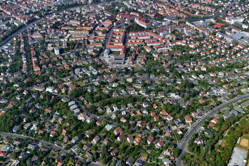 3650730 | FRAUENLAND 13.09.2016 Wohngebiet - Mischbebauung der Mehr- und Einfamilienhaussiedlung  in Frauenland im Bundesland Bayern, Deutschland // Residential area - mixed development of a multi-family housing estate and single-family housing estate  in Frauenland in the state Bavaria, Germany Foto: Gerhard Launer