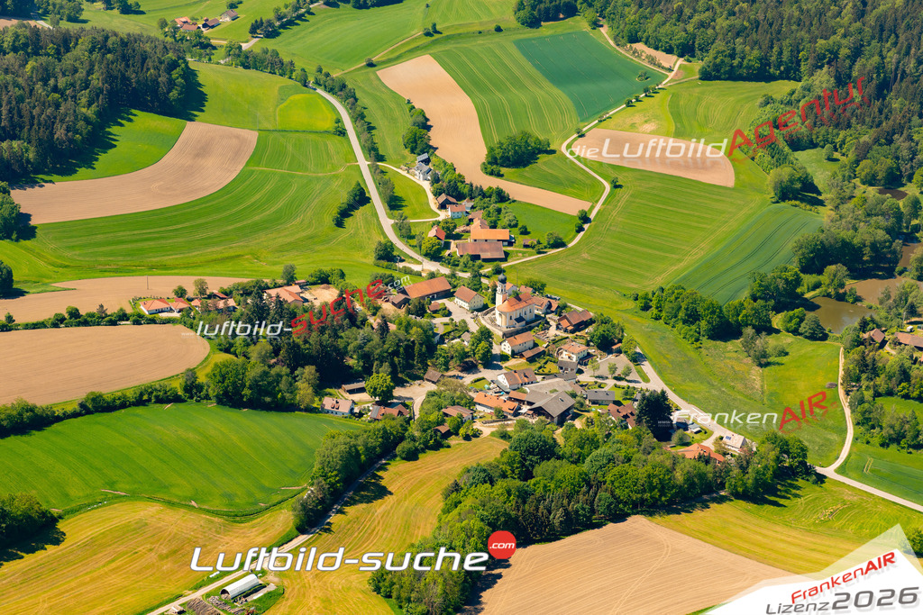 Das Luftbild zeigt : Martinsneukirchen Zell - Die Luftaufnahme wurde 2024 vom UL-Flugzeug aus erstellt ( keine Drohne ) - Hochauflösende Luftaufnahme - Für grossformatige Ausdrucke geeignet. Die Geschenkidee !Mit Lizenz und Bildrechte bestellbar