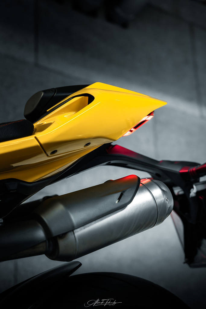 Ducati Panigake V2S | Entdecken Sie die faszinierende Welt von Alexander Tschuncky Arts: Kreative Fotografie, atemberaubende Automobilkunst und hochwertiger Bilderdruck. Lassen Sie sich inspirieren! - Realisiert mit Pictrs.com