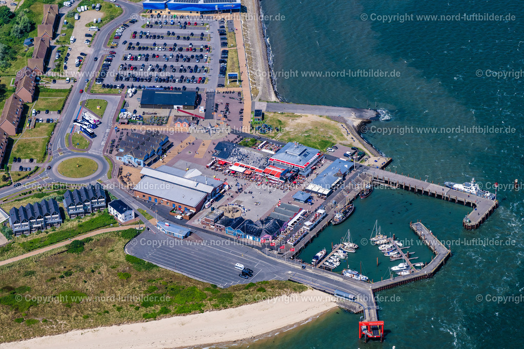 Sylt_List_Hafen_Gosch_Alte_Tonnenhalle_ELS_5872130625 | LIST 21.06.2025 Hafenanlagen am Ufer des Hafenbeckens in List auf der Insel Sylt im Bundesland Schleswig-Holstein, Deutschland. // Port facilities on the shores of the harbor of in List on Island Sylt in the state Schleswig-Holstein, Germany. Foto: Martin Elsen