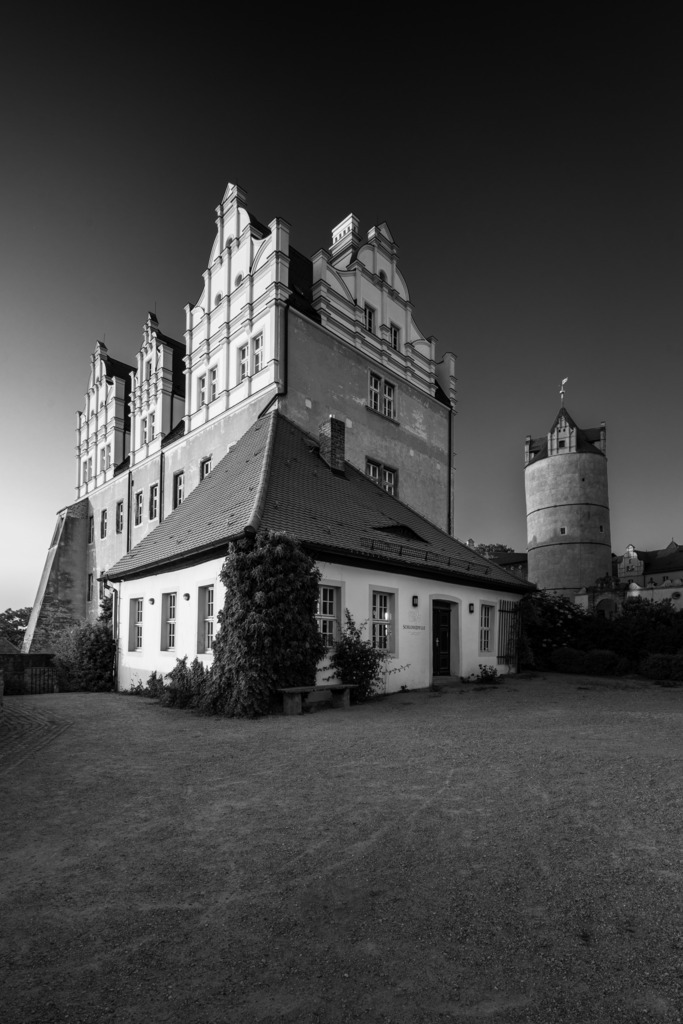 Schlossidyll SW | Wir machen aus Ihren Bildern Erinnerungen für die Ewigkeit | Hochwertige Fotografien für Ihr zu Hause. - Realisiert mit Pictrs.com