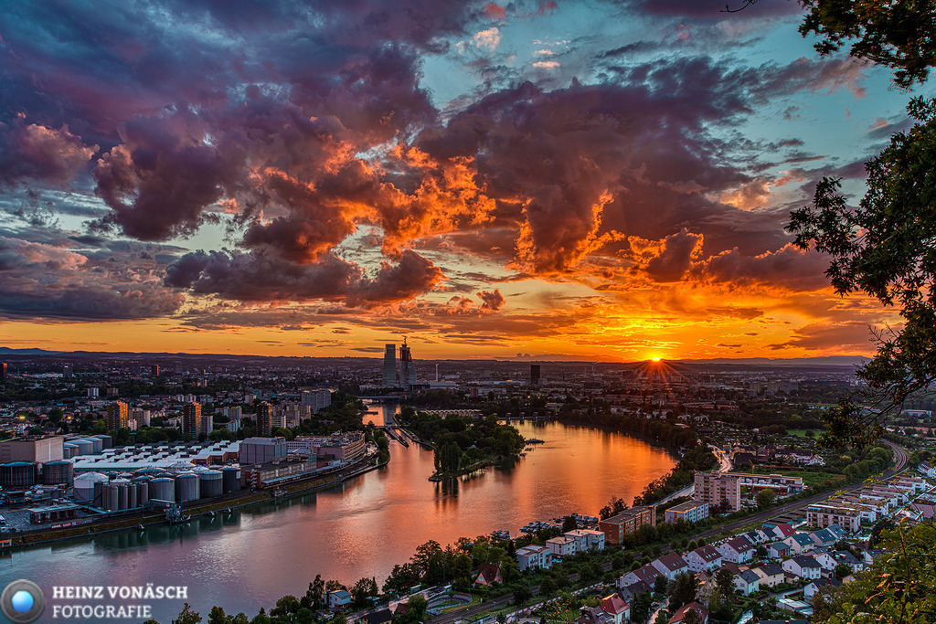 Landschaften_0053 | Alle Bilder von Heinz Vonäsch Fotografie können alle zu günstigen Preisen gekauft werden! Download der Bilder, Ausdrucke, Postkarten, Tassen T-Shirts, Kalender, Alu- Dibond usw. - Realisiert mit Pictrs.com