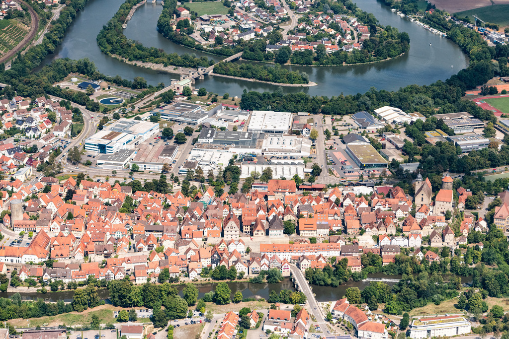 dr__0015745.jpg | BESIGHEIM 03.08.2018 Stadtansicht am Ufer des Flußverlaufes des Neckar in Besigheim im Bundesland Baden-Württemberg, Deutschland. // City view on the river bank of the river Neckar in Besigheim in the state Baden-Wurttemberg, Germany. Foto: Daniel Reiter