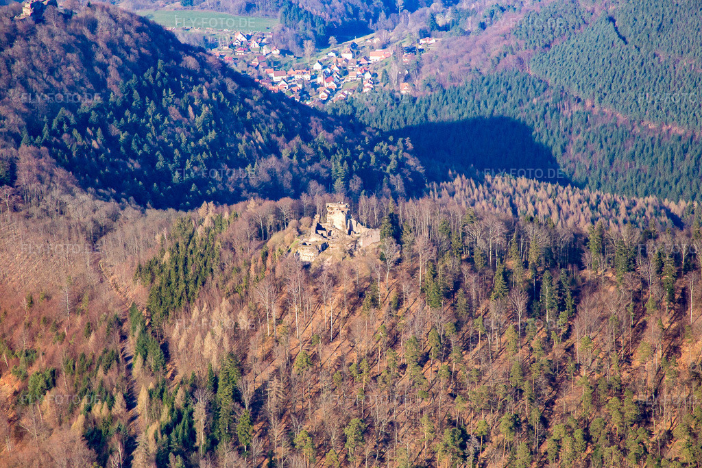 Luftbild: Chateau de Löwenstein in Wingen im Bundesland Bas-Rhin in Frankreich. Foto: IMG_086707.jpg vom 26.03.2016 durch Werner Riehm/FLY-FOTO.de