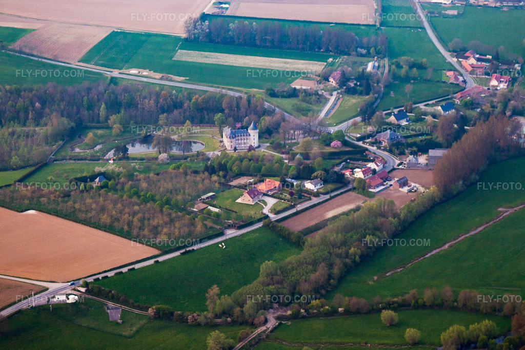 Aerial view: View of the town in Saint-Martin-d'Hardinghem in the state Pas de Calais, France.Photo: IMG_40145.jpg taken on 04/17/2011 by Werner Riehm/FLY-FOTO.comResolution of the original: 4292 x 2861 px