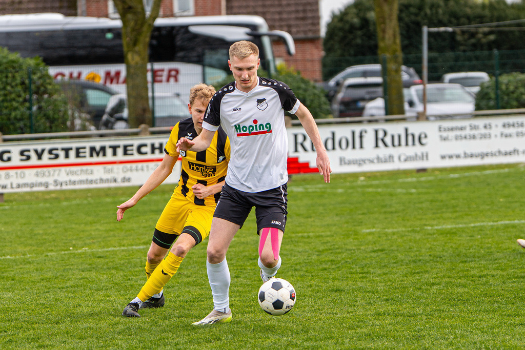 Fußball I Herren I Saison 2025-2026 I Kreisliga VEC I 22. Spieltag I SC SW Bakum - SV Falke Steinfeld I 23657 | jns.sportfotos - Realisiert mit Pictrs.com