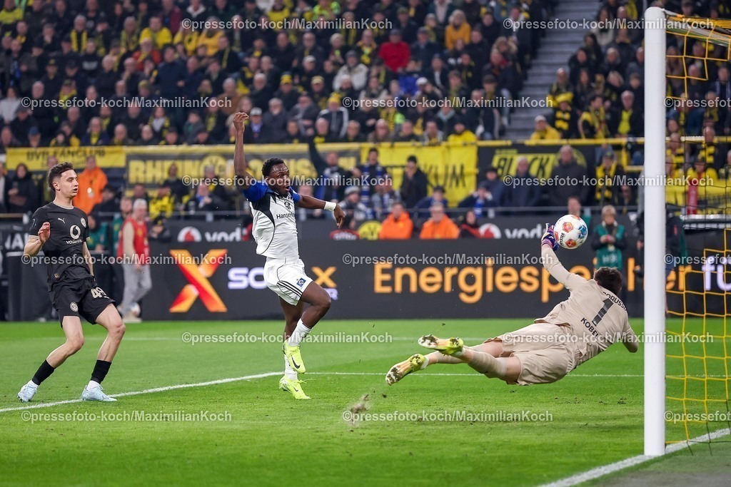 BVB21032601017 | 21.03.2026, Fußball, Borussia Dortmund - Hamburger SV, 1. Fußball Bundesliga, 27. Spieltag, Signal Iduna Park, Saison 2025 2026: Torschuss Schuss Treffer Tor zum 1:0 durch Torschütze Philip Otele&nbsp; (HSV #27)  auf das Tor von Torwart Gregor Kobel&nbsp;(BVB #01)    DFB regulations prohibit any use of photographs as image sequences and or quasi-video.