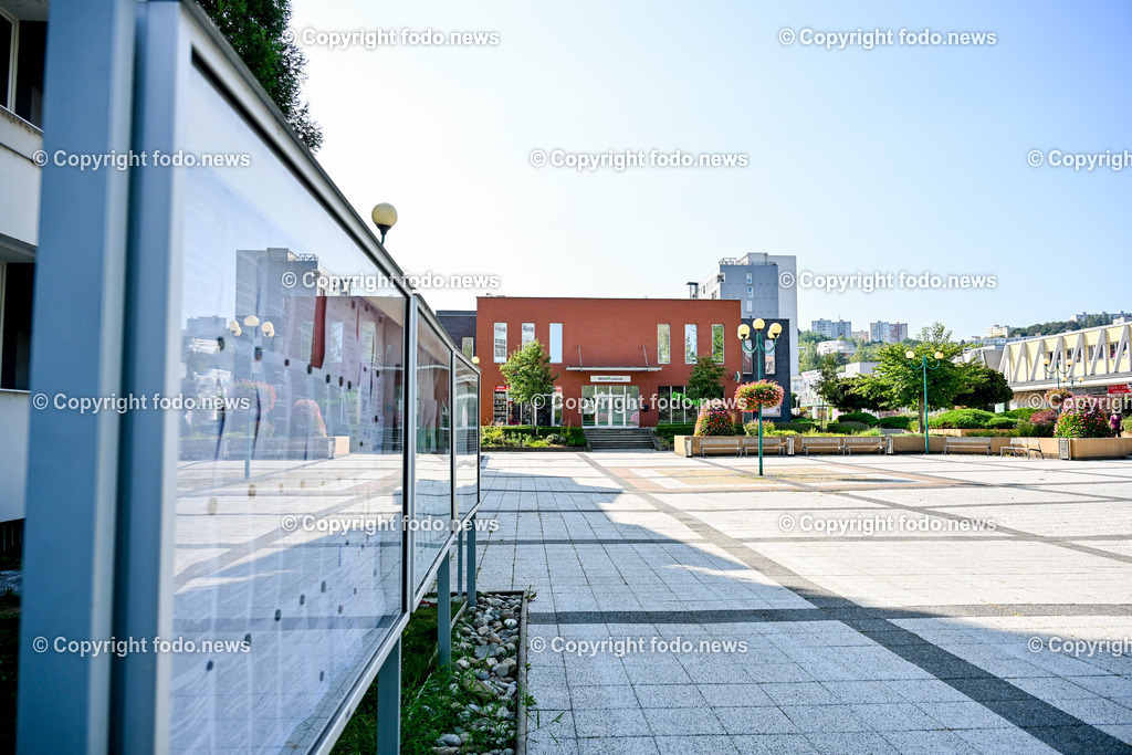 Slowakei_ Trenciansky kraj_ Povazska Bystrica_ 26.08.2024-22 | 26.08.2024, Slowakei, SVK, Trenciansky kraj, Povazska Bystrica, im Bild Stadt in der Nordwestslowakei, Stadtansichten, Gebaeude, Architektur, Turm, Bruecke, Bahnhof, Zentrum, Prior, Kaufhaus, Park, Strassen, Haeuser, Infrastruktur, kommunistische Symbolik, Denkmaeler, Kultur