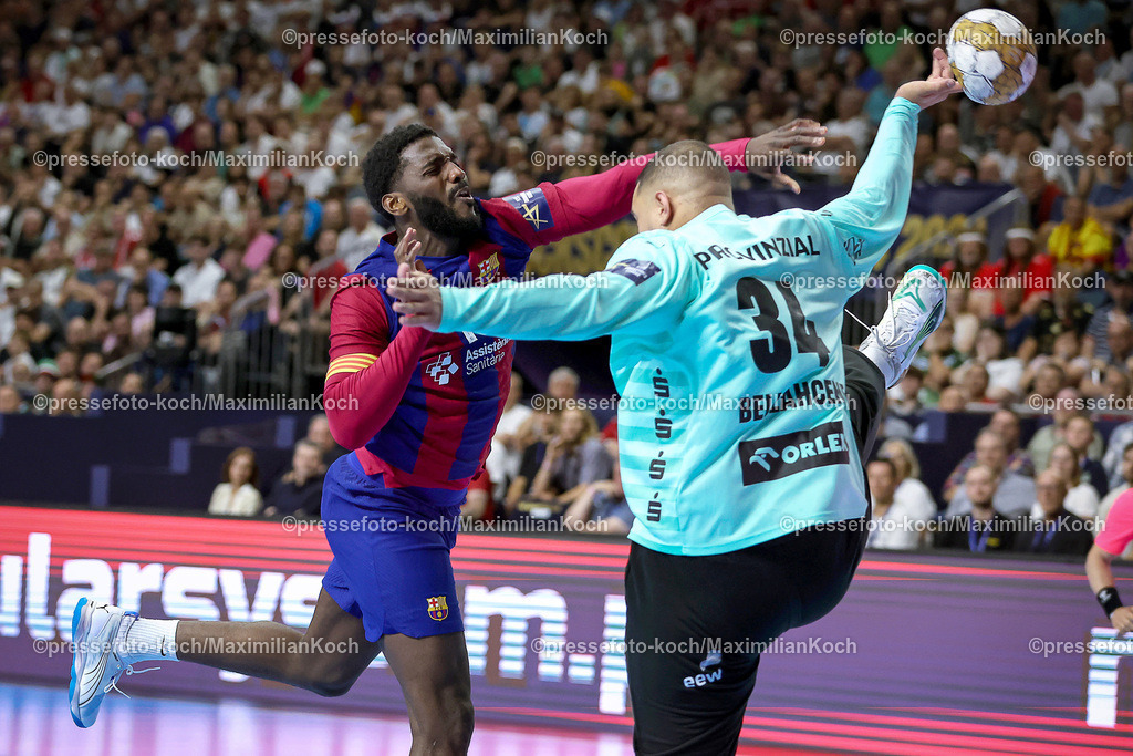 KoeEHF08062402005 | 08.06.2024, Köln, Handball, TruckScout24 EHF FINAL4, Machineseeker Champions League Men, Lanxess-Arena, Halbfinale, THW Kiel - FC Barcelona: Dika Mem (FC Barcelona) wirft den Ball auf das Tor von Samir Bellahcene (THW Kiel)