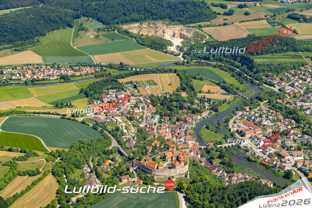 Das Luftbild der Stadt Harburg wurde 2022 vom Flugzeug heraus erstellt (keine Drohnen-Aufnahmen) Aufnahmehöhe ca.450 Meter- hohe Bildauflösung und Druck-Qualität. Garantiert!