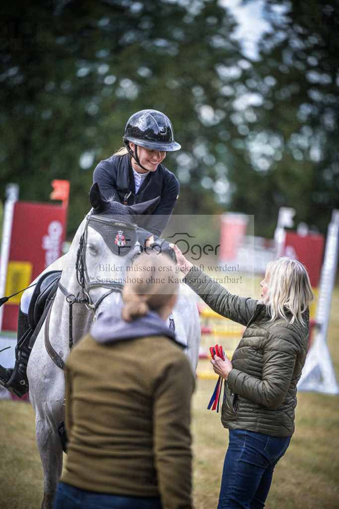 DOS_0037 | Entdecke hochwertige Reitturnierfotos von Foto Oger. Professionell, emotional und authentisch – jetzt Lieblingsmomente im Shop bestellen.Deutschlandweite Turnierfotografie. - Realisiert mit Pictrs.com
