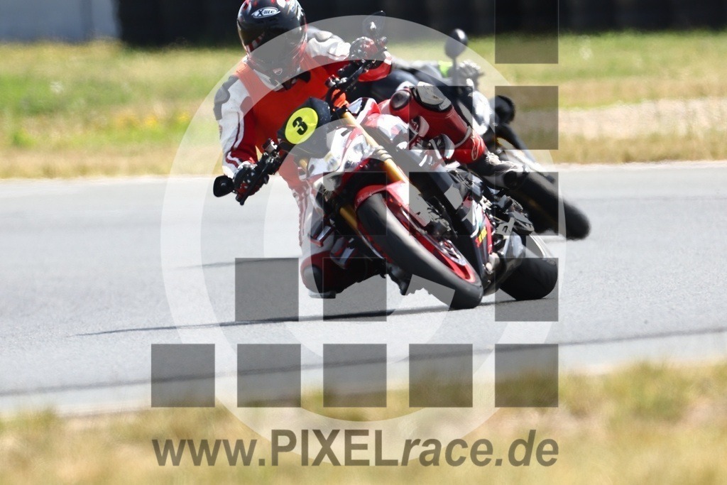 inst03-20250617_07913 | Schöne Erinnerungen an spannende Momente - das festzuhalten ist unser Job. PIXELrace.de ist seit 2003 auf den Rennstrecken Europas unterwegs um die Action draußen beim Fahren und die wunderbare Stimmung imm Fahrerlager für euch einzufangen.