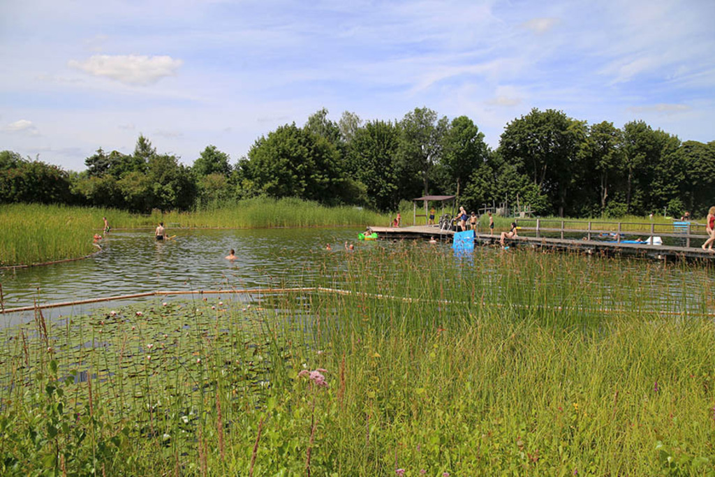 Ökobad Lindenthal | Das Team hinter BILDLEXIKON LEIPZIG bündelt historische wie aktuelle Informationen über die Stadt Leipzig in Text und Bild auf einer Plattform und stellt diese der interessierten Öffentlichkeit zur Verfügung.