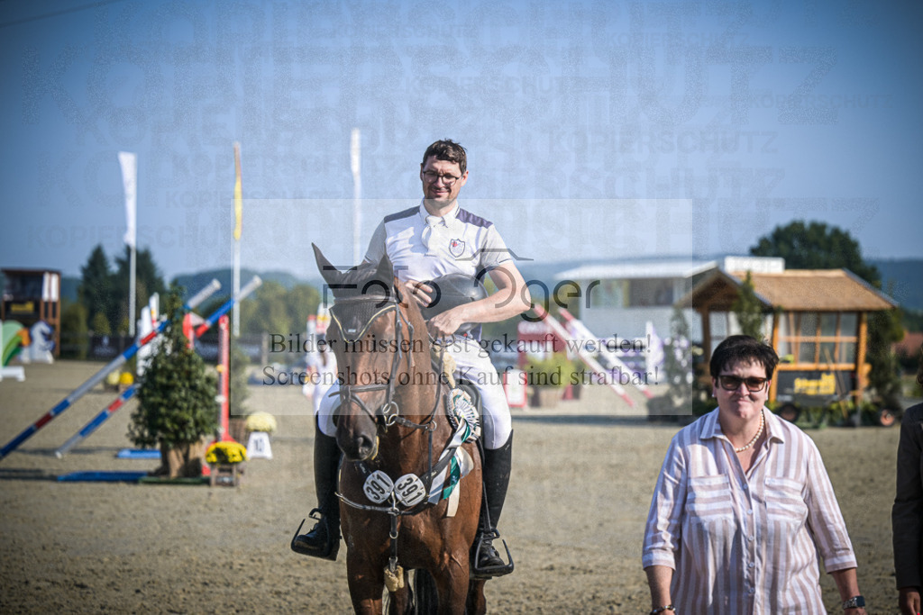 DOS_0074 | Entdecke hochwertige Reitturnierfotos von Foto Oger. Professionell, emotional und authentisch – jetzt Lieblingsmomente im Shop bestellen.Deutschlandweite Turnierfotografie. - Realisiert mit Pictrs.com