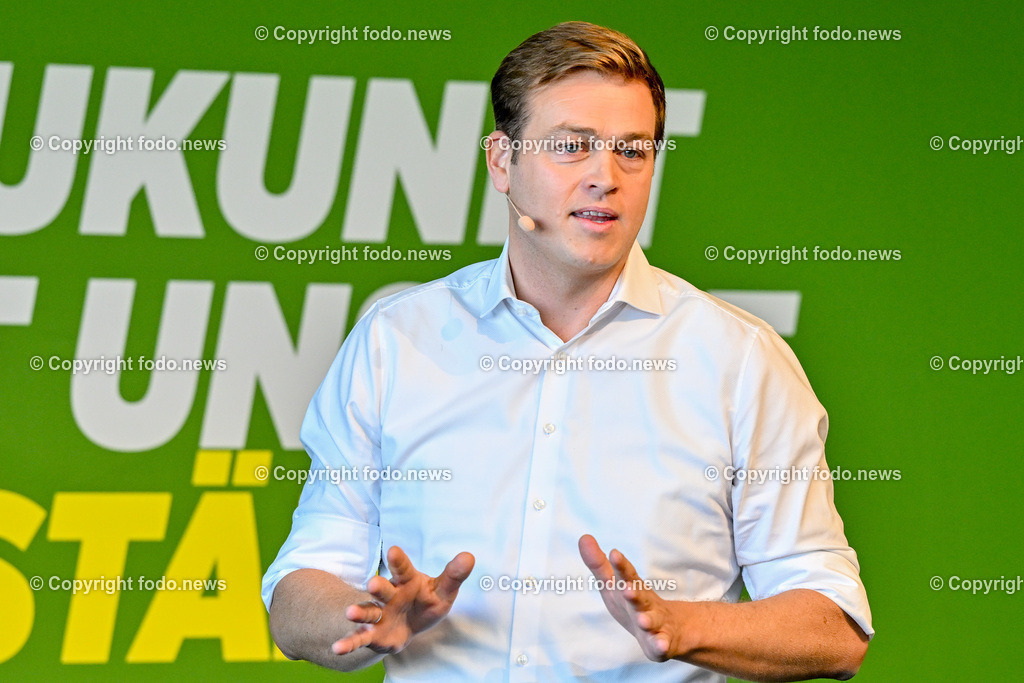 Landesversammlung der Gruenen Ooe 2023_ Zukunft ist unsere Staerke_ 21.10.2023-64 | 21.10.2023, Lentos Linz, AUT, Landesversammlung der Gruenen Ooe 2023, Zukunft ist unsere Staerke, im Bild LR Stefan Kaineder (Die Gruenen)