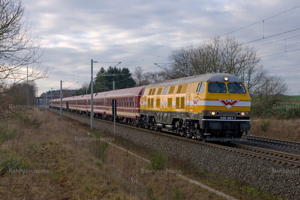 Wiebe320001Klecken1p121209_new | Stöbern Sie durch einzigartige Aufnahmen und finden die perfekte Aufnahme für jeden Eisenbahnentheusiast! Stellen Sie sich aus einer Reihe von Möglichkeiten wie der Druck auf Leinwände, Fotoposter, Kalender oder Magnetfotos Ihr Geschenk zusammen - Realisiert mit Pictrs.com