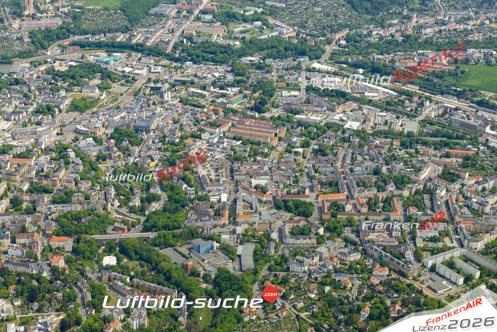 Das Luftbild der Stadt Plauen wurde 2022 vom Flugzeug heraus erstellt (keine Drohnen-Aufnahmen) Aufnahmehöhe ca.450 Meter- hohe Bildauflösung und Druck-Qualität. Garantiert!