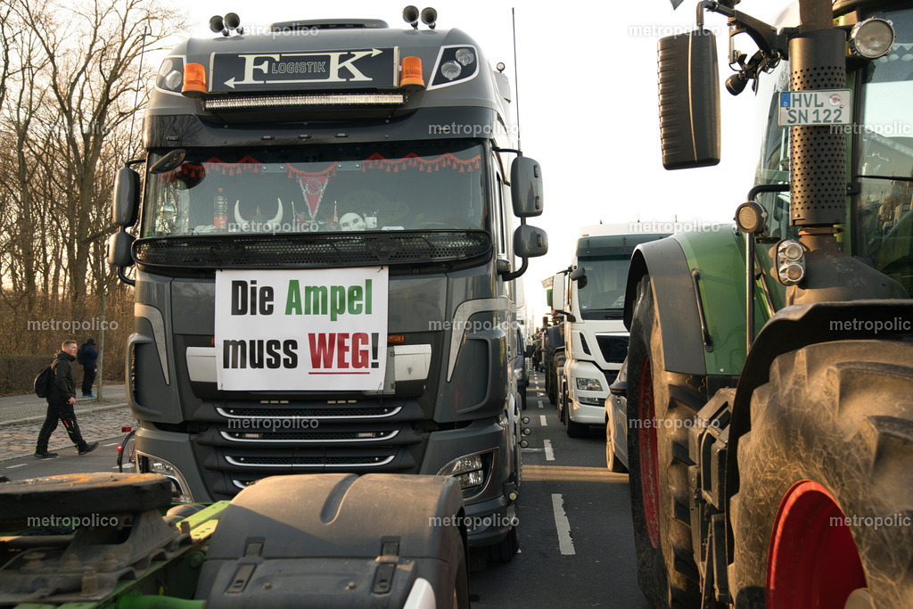 Bauernprotest Berlin am 8. Januar 2024 (10) | Metropolico