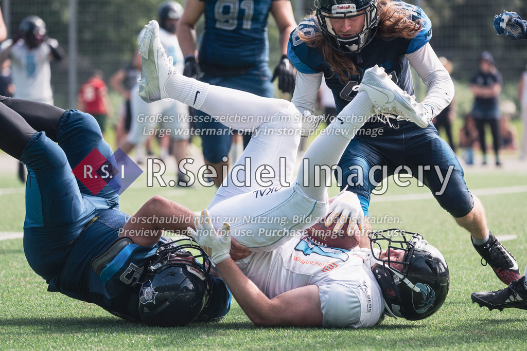 RS-1-130703 | Julian Kaden (#15, Blue Devils) tackelt Malte Hess (#31, Ravens)